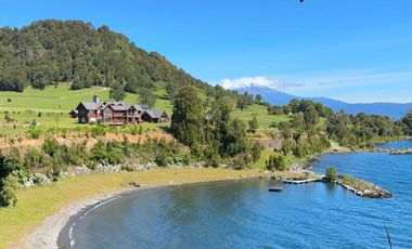Espectacular casa frente al Lago Llanquihue, con acceso directo a playa de 200 metros