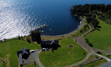 Espectacular casa frente al Lago Llanquihue, con acceso directo a playa de 200 metros