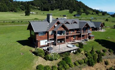 Espectacular casa frente al Lago Llanquihue, con acceso directo a playa de 200 metros
