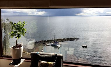 Espectacular casa frente al Lago Llanquihue, con acceso directo a playa de 200 metros