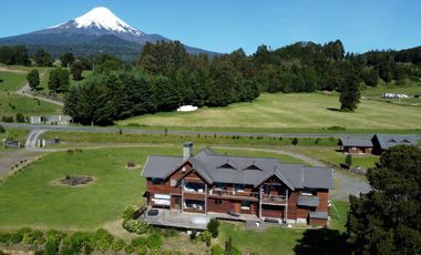 Espectacular casa frente al Lago Llanquihue, con acceso directo a playa de 200 metros