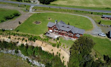Espectacular casa frente al Lago Llanquihue, con acceso directo a playa de 200 metros