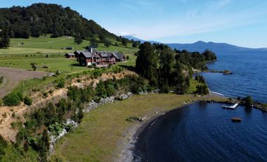 Espectacular casa frente al Lago Llanquihue, con acceso directo a playa de 200 metros