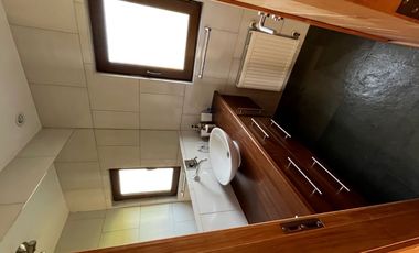 Espectacular casa frente al Lago Llanquihue, con acceso directo a playa de 200 metros