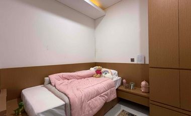 Rumah Mewah 2 Lantai Termurah di Limo Kota Depok, Full Furnished Lokasi Strategis.