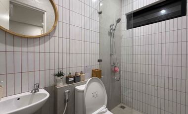 Rumah Mewah 2 Lantai Termurah di Limo Kota Depok, Full Furnished Lokasi Strategis.