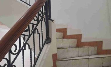 rumah Taman Surya 5 dekat pasar Laris 2 lantai Sdh renov siap huni