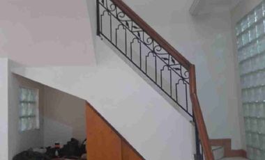 rumah Taman Surya 5 dekat pasar Laris 2 lantai Sdh renov siap huni