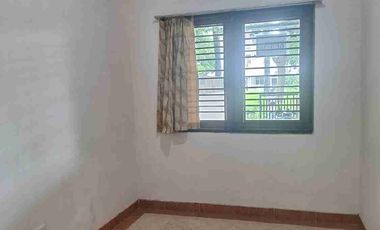 rumah Taman Surya 5 dekat pasar Laris 2 lantai Sdh renov siap huni