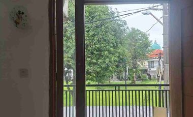 rumah Taman Surya 5 dekat pasar Laris 2 lantai Sdh renov siap huni