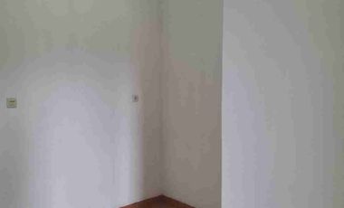 rumah Taman Surya 5 dekat pasar Laris 2 lantai Sdh renov siap huni
