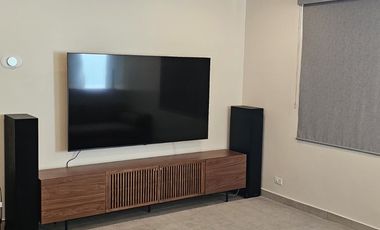 CASA INTELIGENTE AMUEBLADA DE RENTA EN VIA RESIDENCIAL