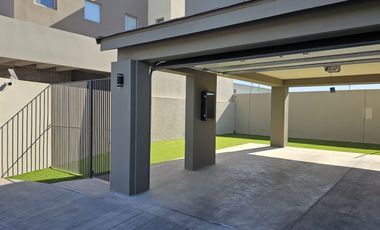 CASA INTELIGENTE AMUEBLADA DE RENTA EN VIA RESIDENCIAL