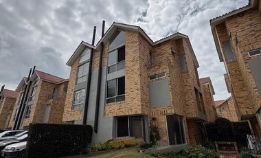 VENDO CASA PINARES DE CHIA