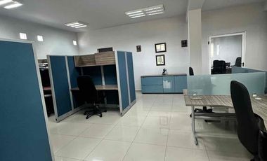 EDIFICIO DE OFICINA EN VENTA CUMBRES SOBRE AVENIDA