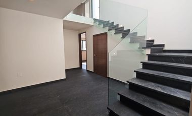 Casa en venta, acabados premium LOMAS ANGELOPOLIS