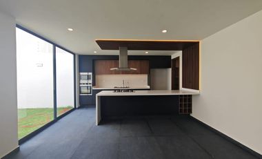 Casa en venta, acabados premium LOMAS ANGELOPOLIS
