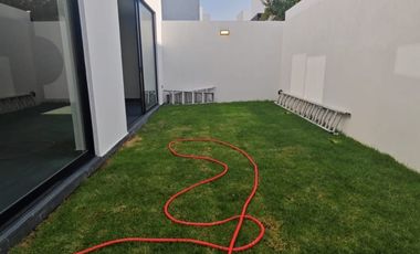 Casa en venta, acabados premium LOMAS ANGELOPOLIS