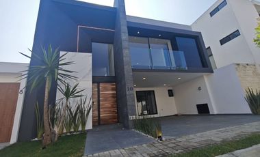 Casa en venta, acabados premium LOMAS ANGELOPOLIS