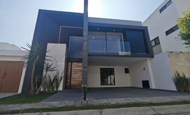 Casa en venta, acabados premium LOMAS ANGELOPOLIS