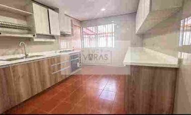 Se vende hermosa casa Areyuna. Colina el Pino