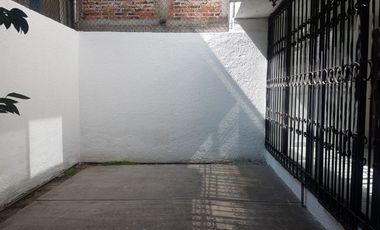 Casa en condominio c/excelentes espacios y distribución, a min. de Prepa 1