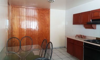 Casa en condominio c/excelentes espacios y distribución, a min. de Prepa 1