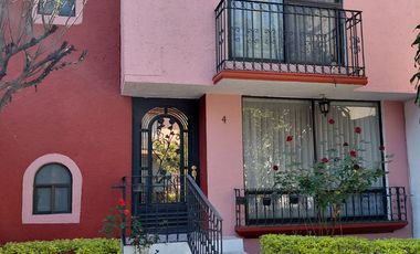 Casa en condominio c/excelentes espacios y distribución, a min. de Prepa 1