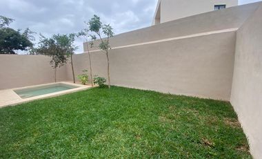 CASA NUEVA EN VENTA, EN PRIVADA RESIDENCIAL, CHOLUL ZONA NORTE DE MÉRIDA
