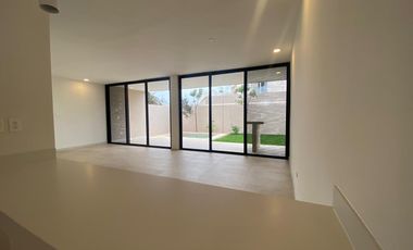 CASA NUEVA EN VENTA, EN PRIVADA RESIDENCIAL, CHOLUL ZONA NORTE DE MÉRIDA