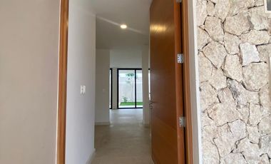 CASA NUEVA EN VENTA, EN PRIVADA RESIDENCIAL, CHOLUL ZONA NORTE DE MÉRIDA