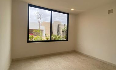 CASA NUEVA EN VENTA, EN PRIVADA RESIDENCIAL, CHOLUL ZONA NORTE DE MÉRIDA