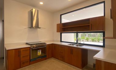 CASA NUEVA EN VENTA, EN PRIVADA RESIDENCIAL, CHOLUL ZONA NORTE DE MÉRIDA