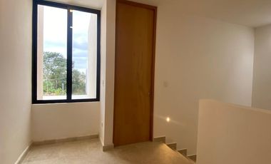 CASA NUEVA EN VENTA, EN PRIVADA RESIDENCIAL, CHOLUL ZONA NORTE DE MÉRIDA