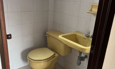 EDIFICIO EN CHAPINERO - 3 APTOS Y 2 OFICINAS - ARRIENDO HOY, DESARROLLO MANANA!