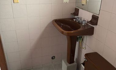 EDIFICIO EN CHAPINERO - 3 APTOS Y 2 OFICINAS - ARRIENDO HOY, DESARROLLO MANANA!