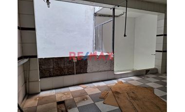 Vendo Casa Ideal Para Inversionistas, Buena Ubicacion En Ate