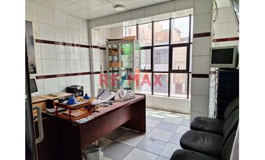 Vendo Casa Ideal Para Inversionistas, Buena Ubicacion En Ate