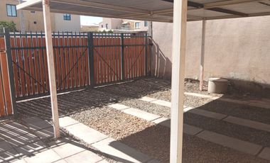 Venta amplia casa 4D3B en sector oriente - Peuco, Villa Las Leyendas