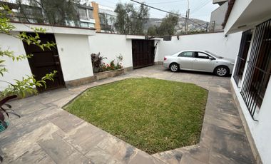 VENTA DE CASA CON JARDÍN CERCA A PARQUE - CASUARINAS