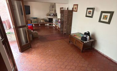 VENTA DE CASA CON JARDÍN CERCA A PARQUE - CASUARINAS