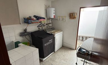 VENTA DE CASA CON JARDÍN CERCA A PARQUE - CASUARINAS