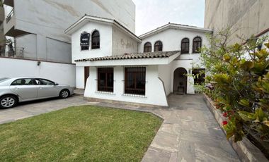 VENTA DE CASA CON JARDÍN CERCA A PARQUE - CASUARINAS
