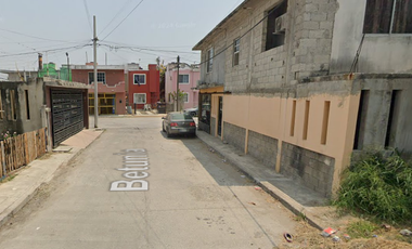 Casa en Venta en C. Betunia 208, Jardines de Champayán, 89358 Tampico, Tamps., México