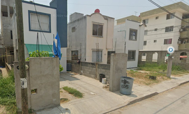 Casa en Venta en C. Betunia 208, Jardines de Champayán, 89358 Tampico, Tamps., México