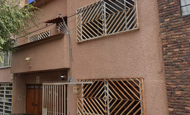 EXELENTE CASA EN RECUPERACION BANCARIA SOLO RECURSOS PROPIOS