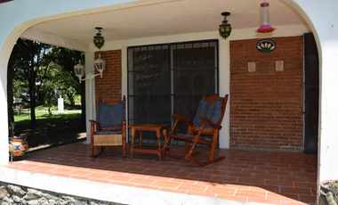 VENDO EN HUEROS DE MIACATLAN ESPECTACULAR PROPIEDAD DISEÑADA PARA QUIENES BUSCAN TRANQUILIDAD, PRIVACIDAD