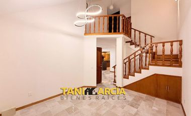 Vendo Bella Casa en esquina remodelada, en Fortín.