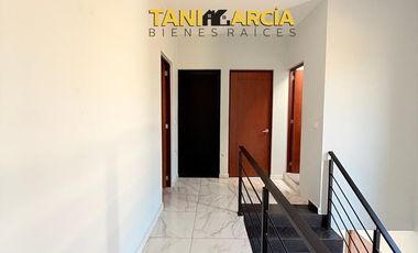 Vendo moderna casa en esquina en Fortín muy buena iluminación!!