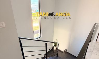 Vendo moderna casa en esquina en Fortín muy buena iluminación!!